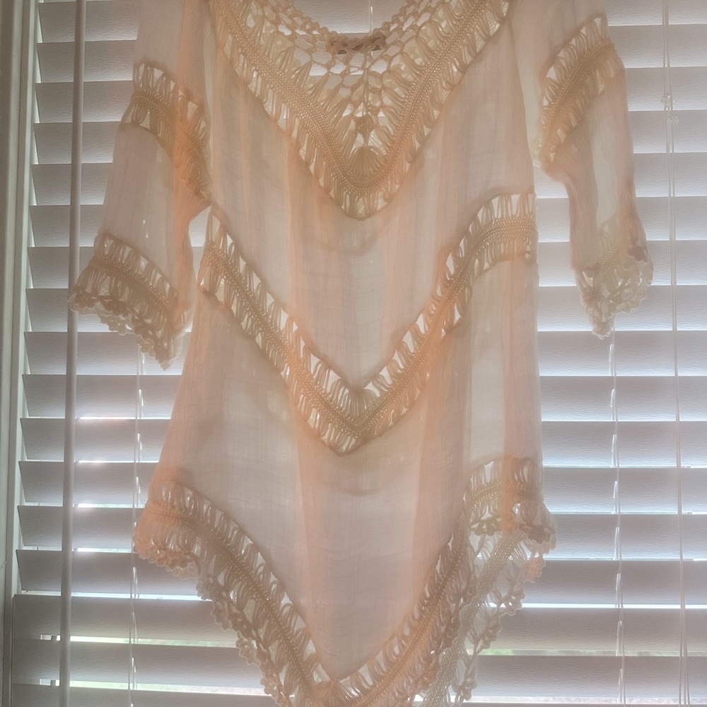 White Tunic 3/4 Sleeve with crocheted embellishment - Picture 4 of 8